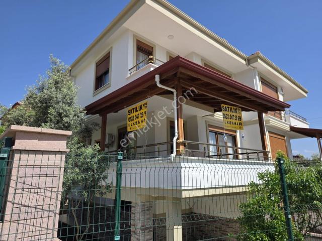 Altınoluk İlkbahar'dan 200m2 Arsa İçinde Deniz Manzaralı Garajlı Bahçeli Lüx Fırsat Villa