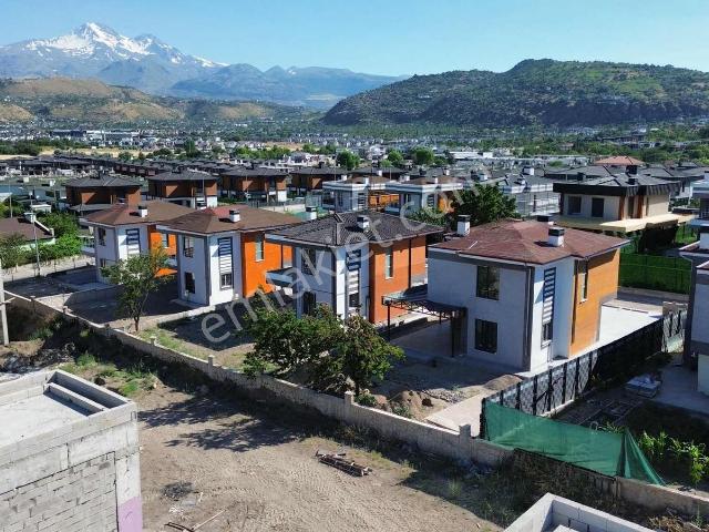 Altınoluk Mahallesi'nde Meskeni Alınmış Fırsat Villa