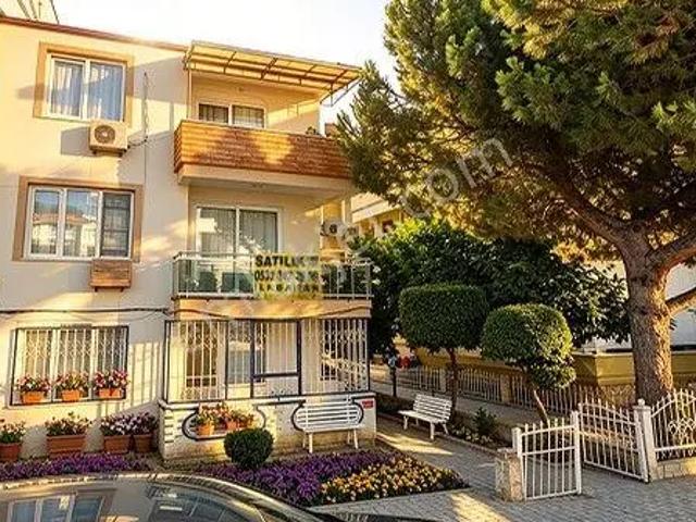 Altınoluk Merkezde, Her Yere Yakın, İçi Yenilenmiş Ve Manzaralı 2+1 Ayrı Mutfak