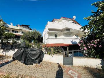 Altınoluk Merkezi Konum Da Site İçerisinde Bağımsız Girişli Bağımsız Bahçeli 5+1 Villa