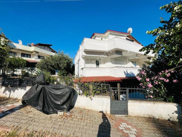Altınoluk Merkezi Konum Da Site İçerisinde Bağımsız Girişli Bağımsız Bahçeli 5+1 Villa