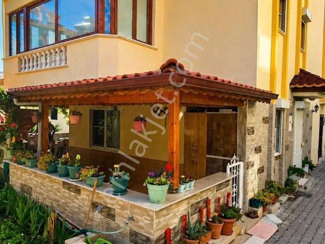 Altınoluk Narlı Deniz Manzaralı Site İçi 3+1 Satılık Villa