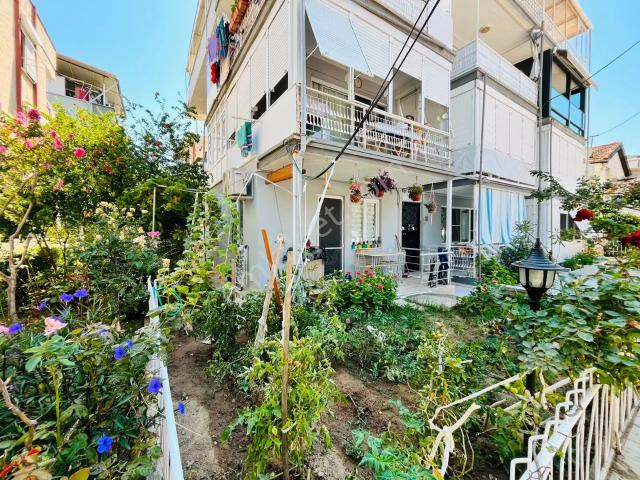 Altınoluk Yağcılar Bölgesinde Denize 50 Metre Bahçeli Komple Yenilenmiş 2+1 Eşyalı Daire
