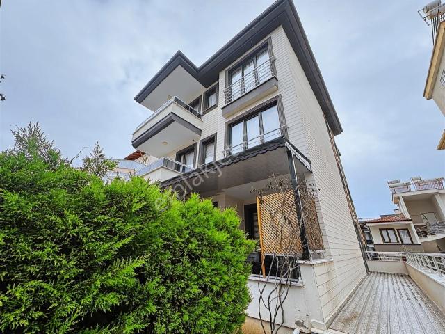 Altınoluk'da Ara Kat Manzaralı Geniş Kullanımlı 1+1 Satılıkdaire