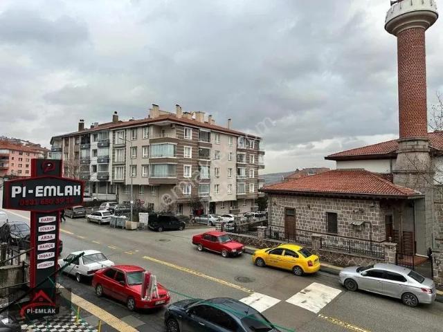 Altındağ Karapürçek Cadde Üzeri 3 Balkonlu Satılık 1.kat