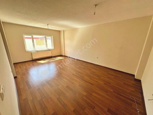 Altınevler'de Site İçi Yüksek Katta Önü Açık 3+1 Kiralık Daire