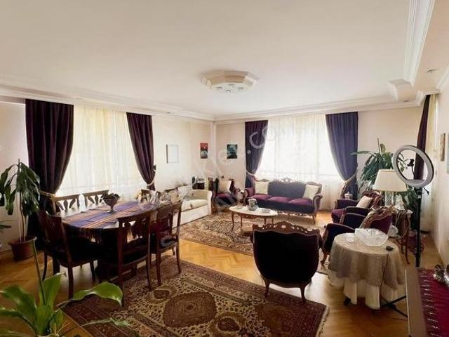 Altınepe'de Ön Cephe Sahile Komşu Geniş Kullanışlı 4+1 Daire
