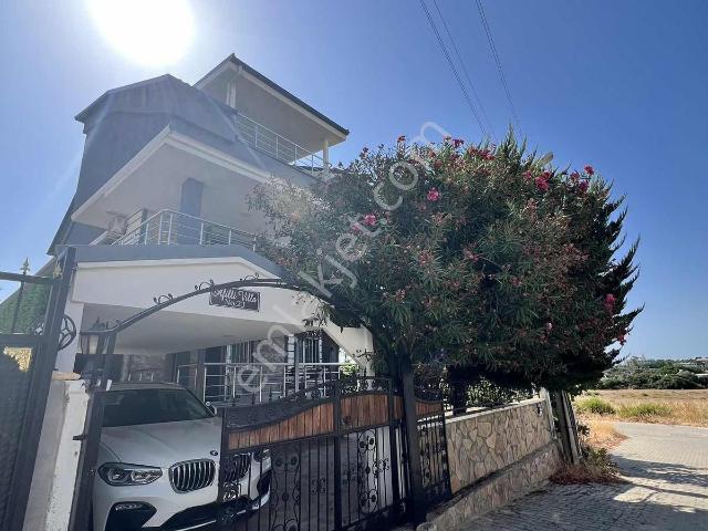 Altınkum Didim'de Deniz Manzaralı Satılık 4+1 Villa