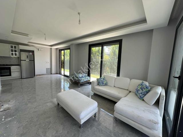 Altınkum Emlak'tan Villa Tadında 50m2 Bahçeli 1+1 Yazlık