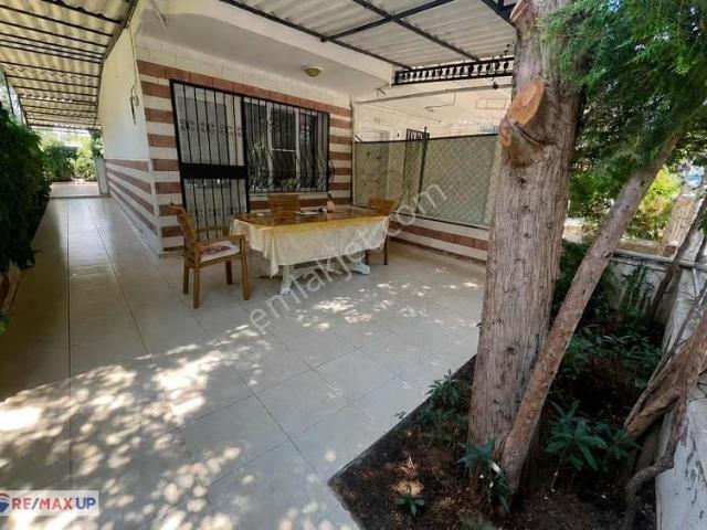 Altınkum Mahallesinde Denize 150 M Satılık Villa