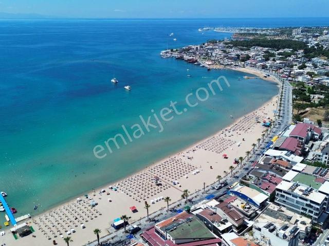 Altınkum Plajına 250 Mt. Mesafeli Bahçeli İkiz Villa