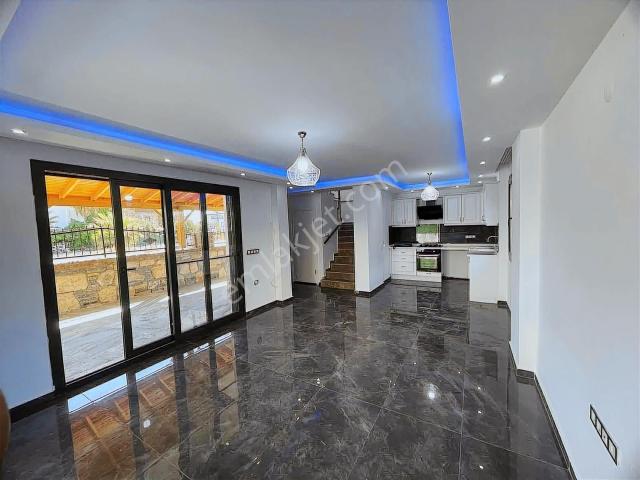Altınkum Sahile Yürüme Mesafede Havuzlu Lüx 3+1 Villa Fırsatı