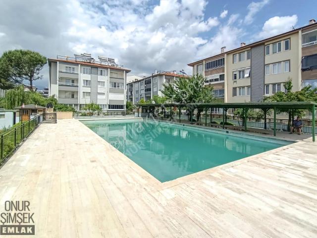 Altınkum'da Olimpik Havuzlu Nezih Sitede Geniş 3+1 Daire