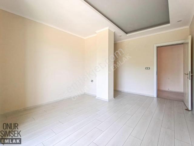 Altınkum'da Kiralık Doğal Gazlı Ve Balkonlu Geniş 1+1 Daire