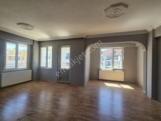 Altınkumda 3+1 114 M² Net Çift Balkonlu Geniş Kiralık Daire