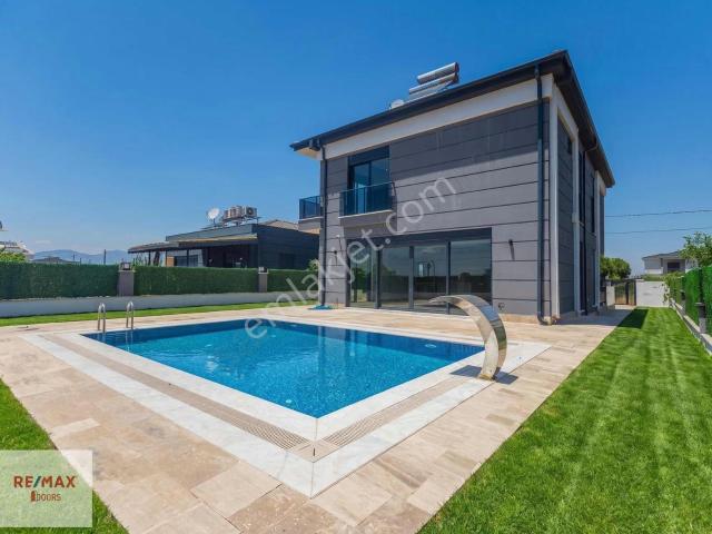 Altınkalede 5+1 Bağımsız Parselli Müstakil Havuzlu Villa