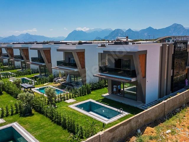 Altınkalede Lüks site içi 4+1 Müstakil Havuzlu Villa
