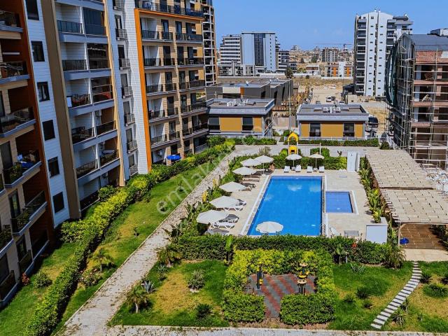 Altıntaş'ın Merkezinde İskanlı Sıfır Havuz Manzaralı 3+1 Villa
