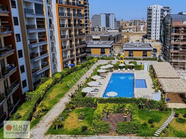 Altıntaş'ta Doğalgazlı Klimalı Havuz Manzaralı 3+1 Villa