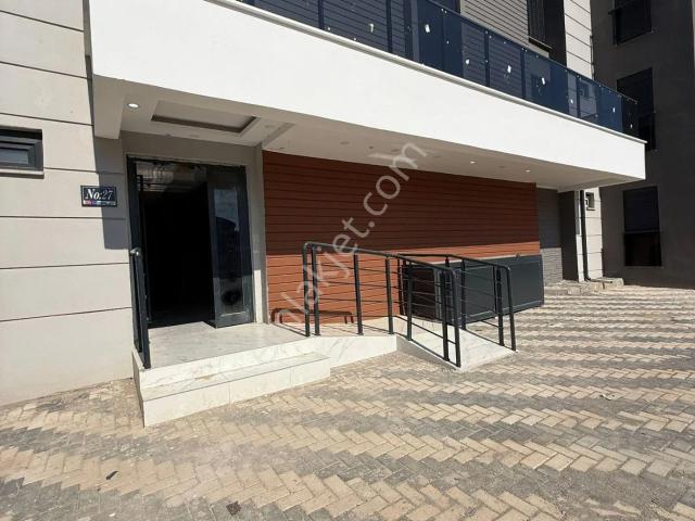 Altıntaş'ta Havuzlu Kapalı Otoparklı Sıfır Binada 1+1 Daire