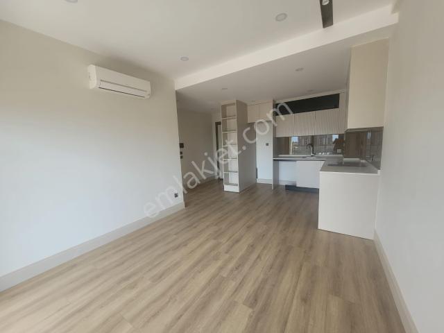 Altıntaş'ta Havuzlu Site De Kapalı Otoparklı 1+1 Kiralık