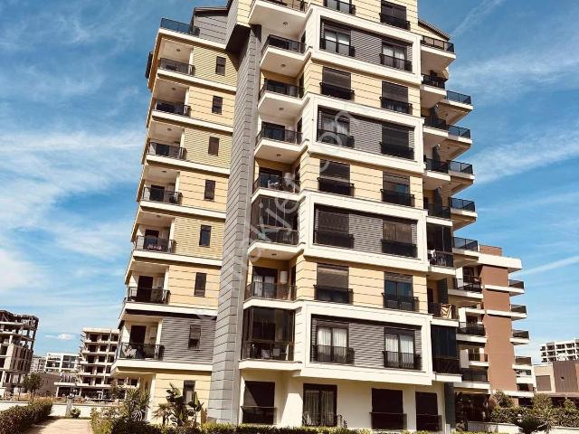Altıntaş'ta, Havuzlu/kapalı Otoparklı Sitede, Kiralık Daire