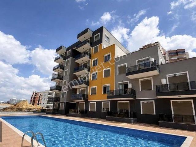 Altıntaş'ta Kapalı Otoparklı, Havuzlu 1+1 Kiralık Daire