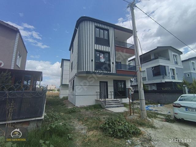 Altıntarla mevkii 4+1 iskanlı 210 m2 arsa içinde ultra lüx Villa