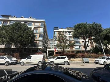 Altıntepe Site İçinde Kapalı Otopark'lı Satılık 2+1 Bahçe Katı