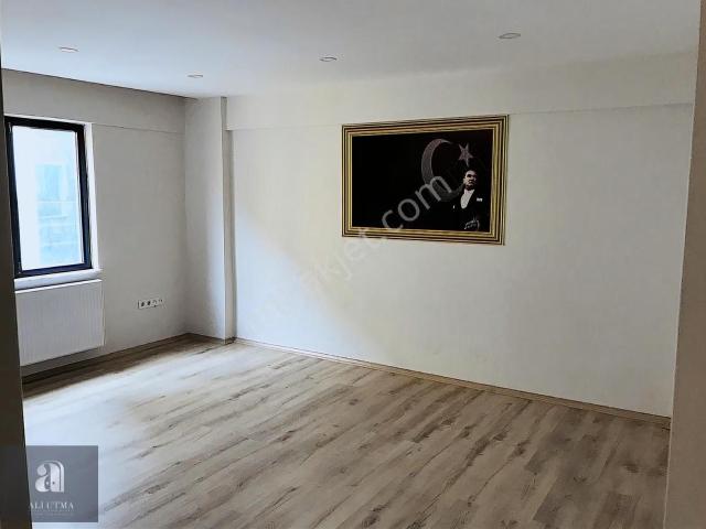 Altıntop Mah. Çaybaşı Cami Altında 4+1 Kiralık Ofis