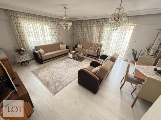 Altıntop Mahallesi Çaybaşı Caddesinde Balkonlu 3+1 Satılık Daire