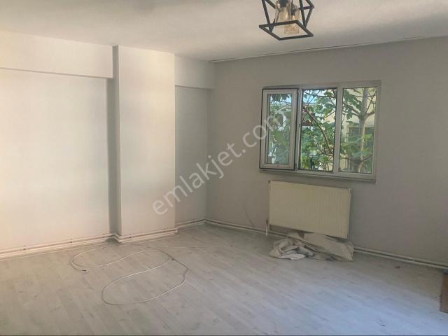Altıparmak Arap Parkının Yanında Ara Kat Kıralık