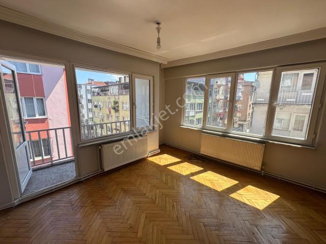 Altıparmak Hocahasan'da | Çift Balkonlu Ara Kat 2+1 Kiralık