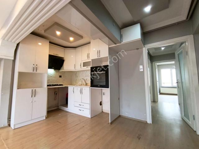 Altıparmak Çırpan Mah 2+1 75 M² Ankastre Setli Bakımlı Balkonlu