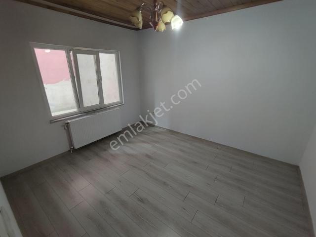 Altıparmakta 1+1 Kiralık Daire 3 Yıllık Bina