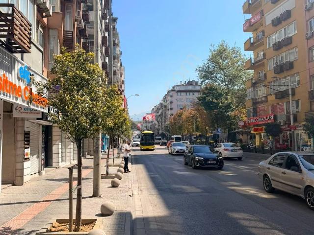 Altıparmak'ta Geniş Teraslı 2+1 Kiralık Daire