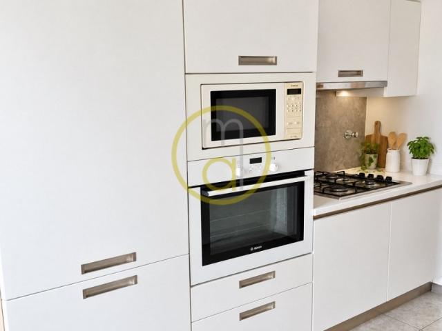 ALTA DE LISBOA / AMEIXOEIRA apt. T1 com arrecadação e garagem