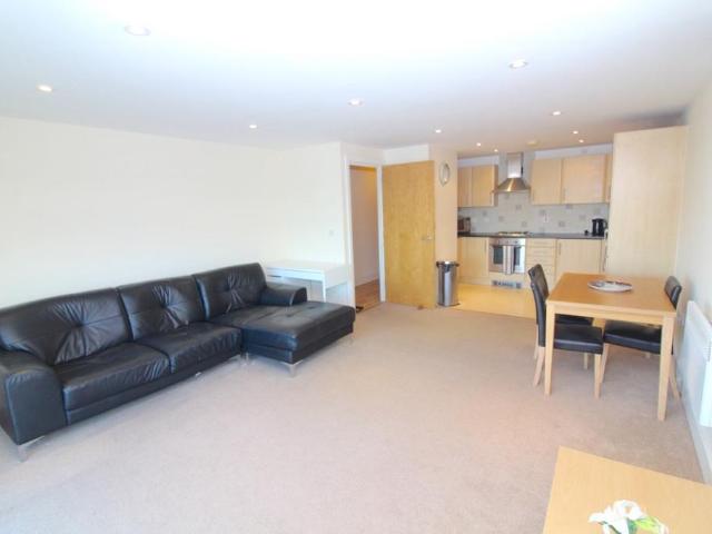 Altamar, Kings Road, Swansea, SA1 8PP 2 bed apartment to rent £1,195 pcm £276 pw