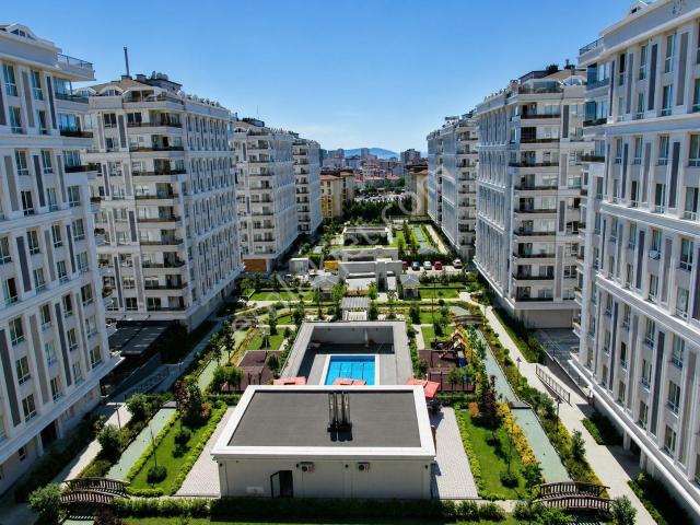 Altayçeşme Evinpark Sitesinde Kapalı Otoparklı Metro 2dk Boş 2+1