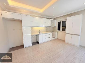 Altayçeşme Yüzevler Çarşı İçerisinde Yeni Bina 3+1 Kiralık Daire