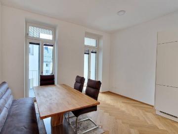 Altbautraum! Stilvolle Ruheoase mit edlem Fischgrätparkett & Süd Terrasse