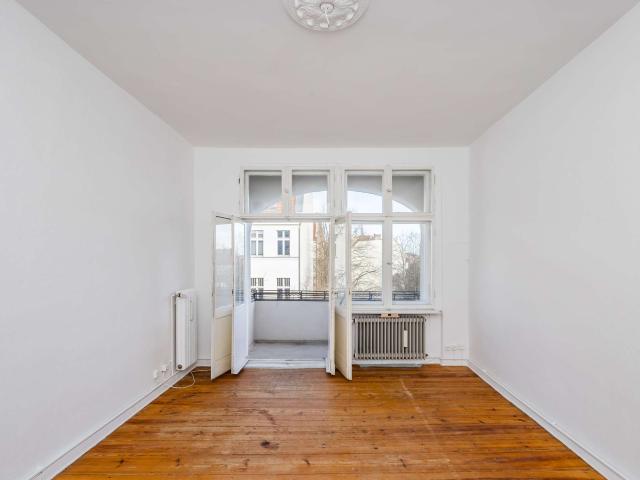 Altbauwohnung mit Balkon und viel Entwicklungspotenzial im beliebten Reuterkiez