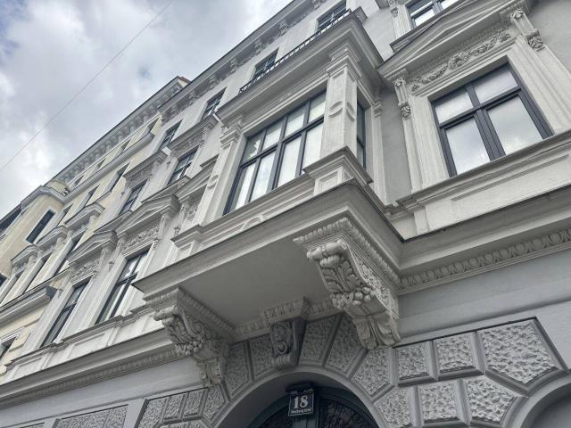 Altbauwohnung mit Charme und Potential Sanierungsbedürfig, gestallten Sie Ihre Wohnung im 7.Bezirk.