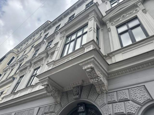 Altbauwohnung mit Charme und Potential Sanierungsbedürfig, gestallten Sie Ihre Wohnung im 7.Bezirk.