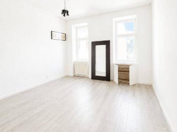 Altbauwohnung mit Entwicklungspotenzial in urbaner Ruhelage