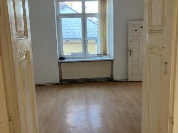 Altbauwohnung mit hohen Räumen, SEHR GUTE LAGE
