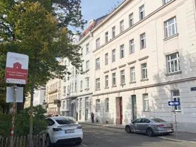 Altbauwohnung bei der Schmelz zu vermieten