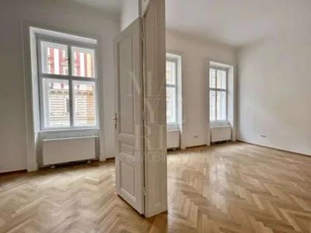 Altbauwohnung beim Parlament ERSTBEZUG