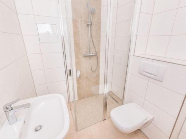 Altbauwohnung / Ebenerdige Dusche