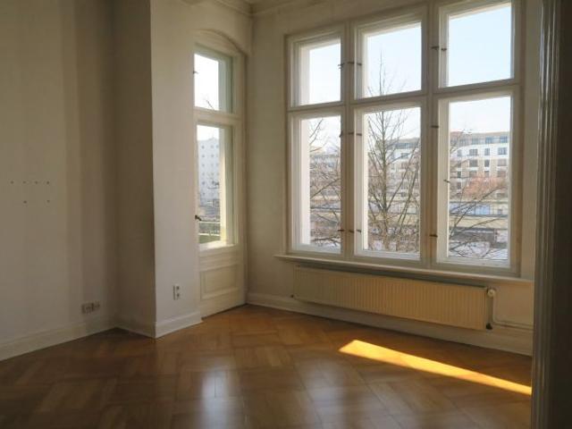 Altbauwohnung gleich am Ku´Damm 5 Zimmer WG geeignet